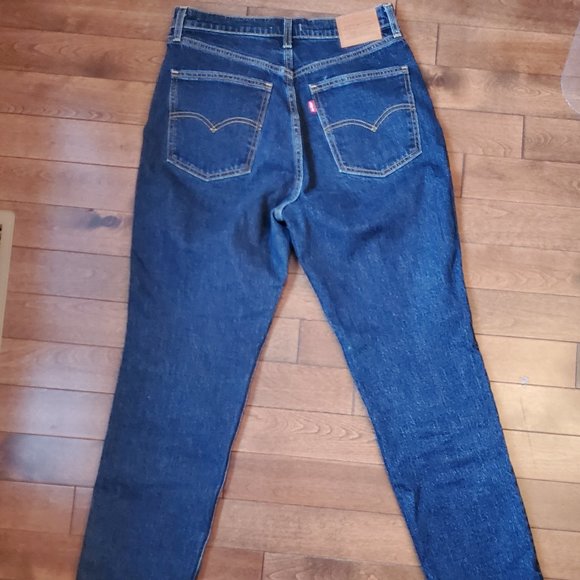 Levi's Women 70's High Slim Straight Jeans - Picture 8 of 9
